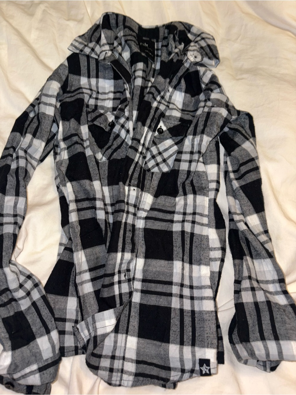 Nollie Boyfriend Fit black and gray buffalo plaid button up flannel medium